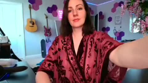 Snapshot of meredithbae chatting on July 2, 9:54 pm Meredith Bae online show from July 2, 9:54 pm