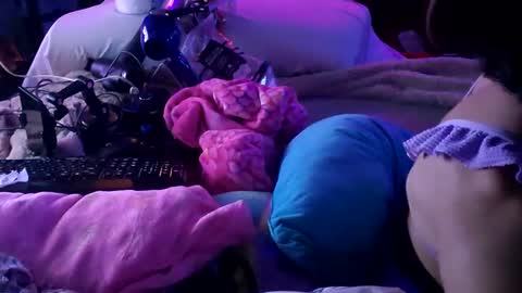 Snapshot of merelyalover chatting on January 22, 10:29 am gurlnips online show from January 22, 10:29 am