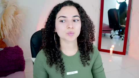 Snapshot of merida_bell18 chatting on April 26, 8:39 pm Merida Bell online show from April 26, 8:39 pm