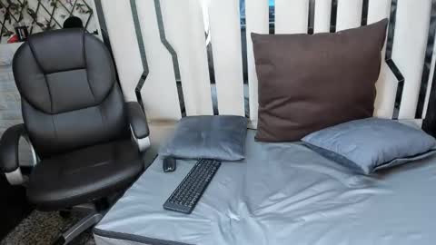 Snapshot of meriland_hh chatting on May 21, 6:20 am Meriland online show from May 21, 6:20 am