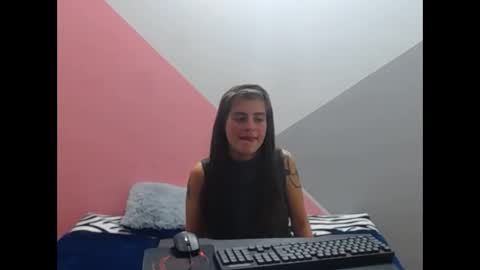 Snapshot of merily_duff chatting on November 4, 7:13 pm MERILY online show from November 4, 7:13 pm