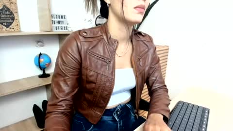 Snapshot of merlinaadams_ chatting on July 16, 8:04 pm Merlina online show from July 16, 8:04 pm