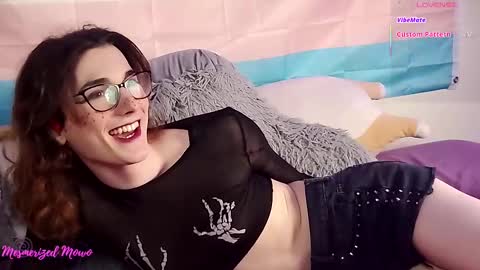 mesmerized_mowo online show from September 9, 10:31 pm