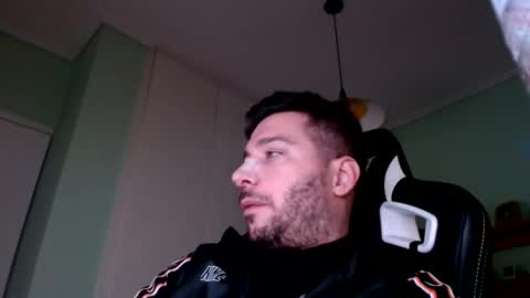 Snapshot of metalic18 chatting on December 2, 11:01 am FunnyTimeHere online show from December 2, 11:01 am