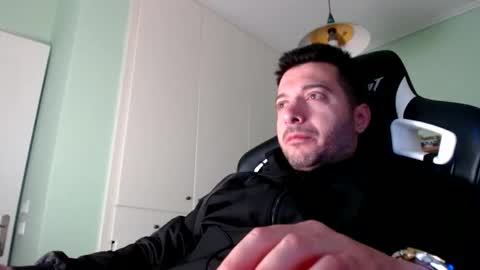 Snapshot of metalic18 chatting on October 14, 5:08 am FunnyTimeHere online show from October 14, 5:08 am