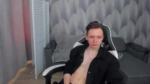 Snapshot of meverik_oushen chatting on April 16, 12:50 pm MEVERIK OUSHEN online show from April 16, 12:50 pm