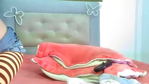 Snapshot of mew_alix chatting on February 9, 2:10 pm mew_alix online show from February 9, 2:10 pm