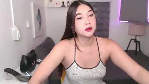 Snapshot of meymey28 chatting on March 2, 2:03 am Meycee online show from March 2, 2:03 am