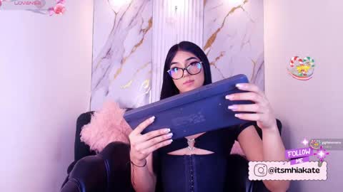 Snapshot of mhia_kate chatting on May 18, 12:11 pm Mhia Kate online show from May 18, 12:11 pm