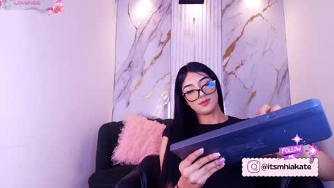 Snapshot of mhia_kate chatting on May 20, 12:11 pm Mhia Kate online show from May 20, 12:11 pm