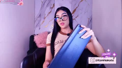 Snapshot of mhia_kate chatting on May 21, 12:34 pm Mhia Kate online show from May 21, 12:34 pm