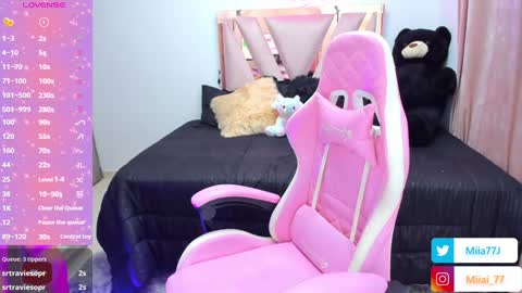 Snapshot of mia77_ chatting on December 3, 2:14 am Mia online show from December 3, 2:14 am