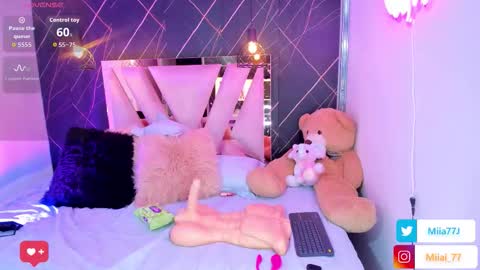 Snapshot of mia77_ chatting on January 17, 3:11 am Mia online show from January 17, 3:11 am