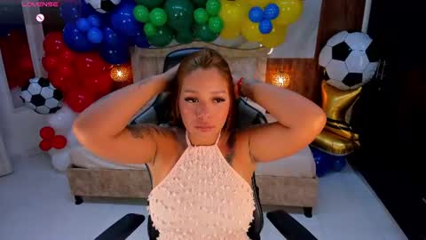 Snapshot of mia_18v chatting on June 10, 8:08 pm Violett online show from June 10, 8:08 pm