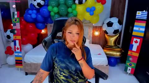 Snapshot of mia_18v chatting on June 13, 9:02 pm Violett online show from June 13, 9:02 pm