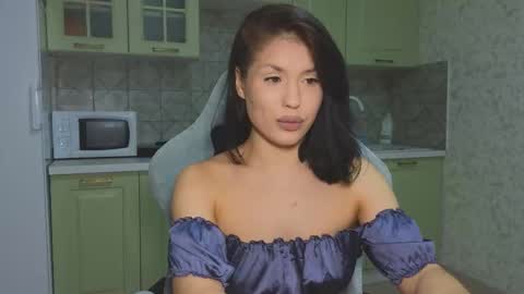 Mia online show from February 11, 8:47 pm