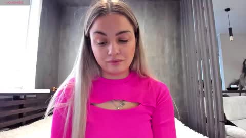 Mia online show from November 14, 3:27 am