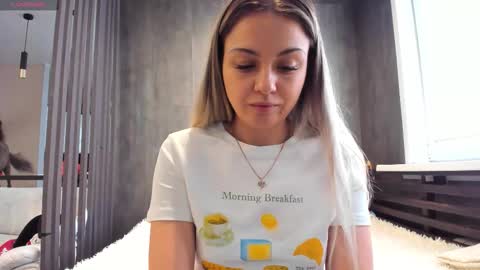 Mia online show from March 8, 3:21 am