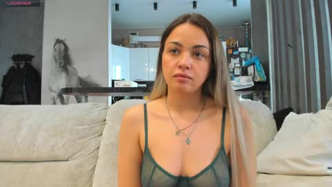 Snapshot of mia___mur chatting on May 6, 2:51 am Mia online show from May 6, 2:51 am