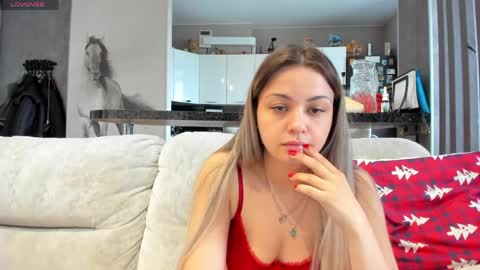 Snapshot of mia___mur chatting on May 23, 6:07 am Mia online show from May 23, 6:07 am