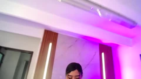 Mia  online show from May 11, 6:05 pm