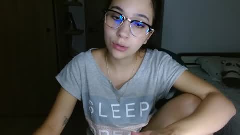 Mia online show from March 27, 1:33 am