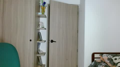 Mia online show from April 16, 3:51 am