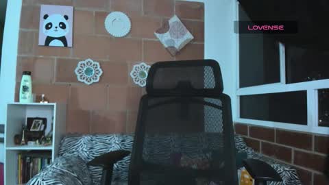 Snapshot of mia__love111 chatting on February 14, 10:12 am mia__love111 online show from February 14, 10:12 am