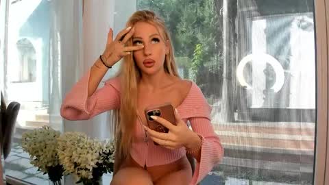 Mia  Milan online show from October 22, 8:14 am