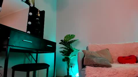 Snapshot of mia__milan chatting on July 26, 5:15 am Mia Milan online show from July 26, 5:15 am
