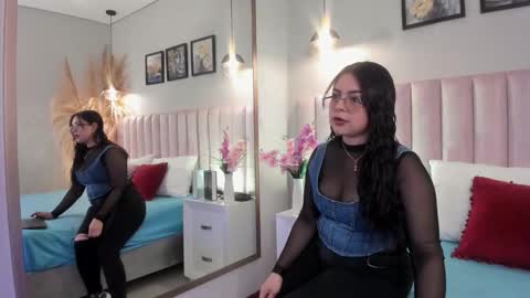 Snapshot of mia__monroe_ chatting on November 8, 12:16 pm Mia online show from November 8, 12:16 pm