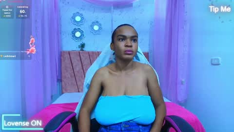Snapshot of mia__thomson_ chatting on May 29, 1:09 pm MIA online show from May 29, 1:09 pm