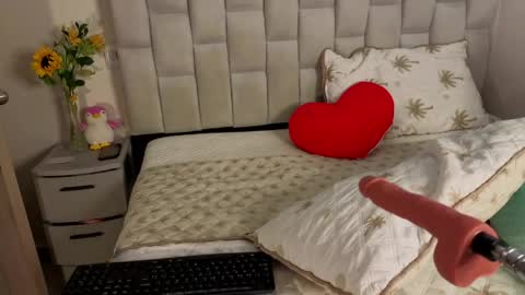 Snapshot of mia_adams66 chatting on May 27, 8:39 pm Mia adams online show from May 27, 8:39 pm