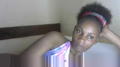 Snapshot of mia_bellah chatting on June 8, 7:31 am aishah petite online show from June 8, 7:31 am