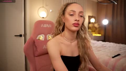 Just call me Kitty online show from March 18, 3:31 am