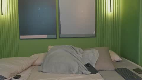 Belmont and Mia online show from April 18, 6:45 pm