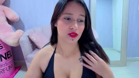 Snapshot of mia_belve_a chatting on February 19, 12:45 pm Mia online show from February 19, 12:45 pm