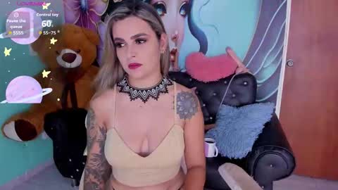 Mia online show from February 22, 7:23 pm