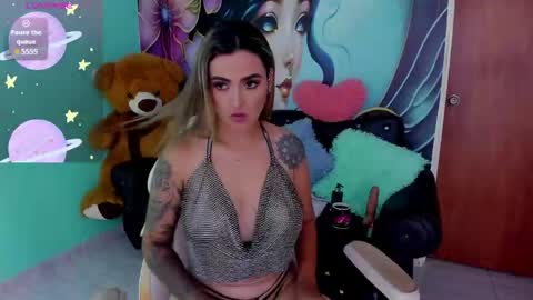 Snapshot of mia_bigtits_17 chatting on May 9, 7:19 pm Mia online show from May 9, 7:19 pm