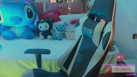 Snapshot of mia_bnnyy chatting on November 5, 12:32 am mia_bnnyy online show from November 5, 12:32 am