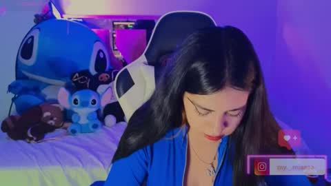 Snapshot of mia_bnnyy chatting on November 6, 1:17 am mia_bnnyy online show from November 6, 1:17 am