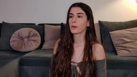 Snapshot of mia_carter99 chatting on April 21, 9:17 pm Freya Allen online show from April 21, 9:17 pm