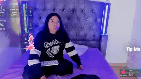 Snapshot of mia_cavallii chatting on February 3, 12:10 pm mia_cavallii online show from February 3, 12:10 pm