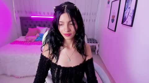 Mia online show from November 11, 8:09 pm