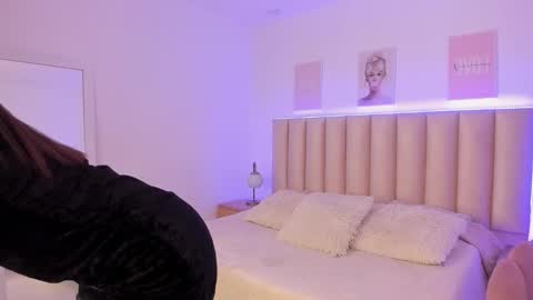 Snapshot of mia_corner chatting on September 14, 4:39 pm mia_corner online show from September 14, 4:39 pm