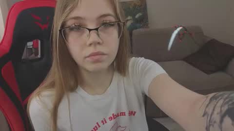 Mia online show from October 12, 7:18 am