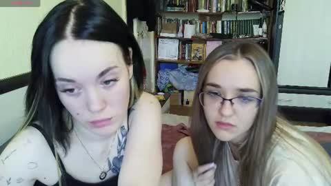 Snapshot of mia_ellis_ chatting on July 2, 10:21 am Mia and Jenny online show from July 2, 10:21 am