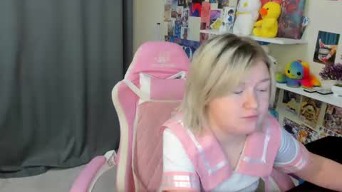 Snapshot of mia_ferd chatting on July 3, 3:02 am Mia online show from July 3, 3:02 am