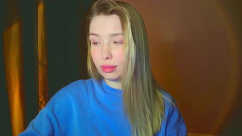 Snapshot of mia_fleur_ chatting on December 10, 9:11 pm Mia online show from December 10, 9:11 pm