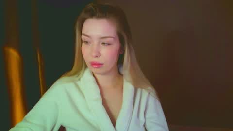 Snapshot of mia_fleur_ chatting on December 12, 7:37 pm Mia online show from December 12, 7:37 pm